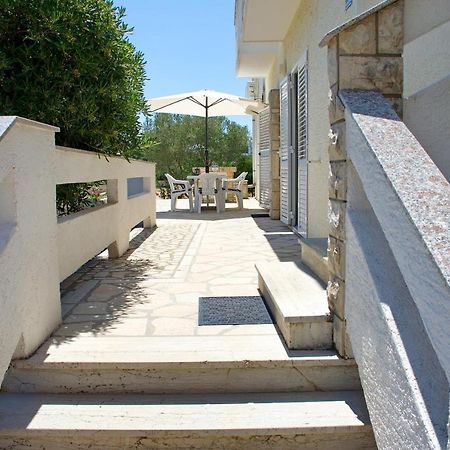 Two Bedroom Apartments Elvira Novalja Bagian luar foto