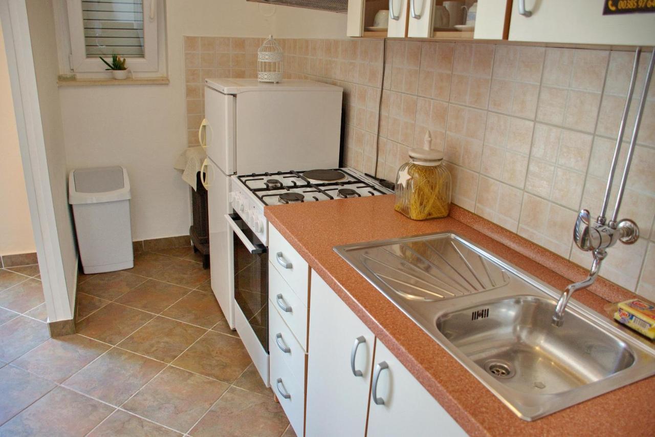 Two Bedroom Apartments Elvira Novalja Bagian luar foto