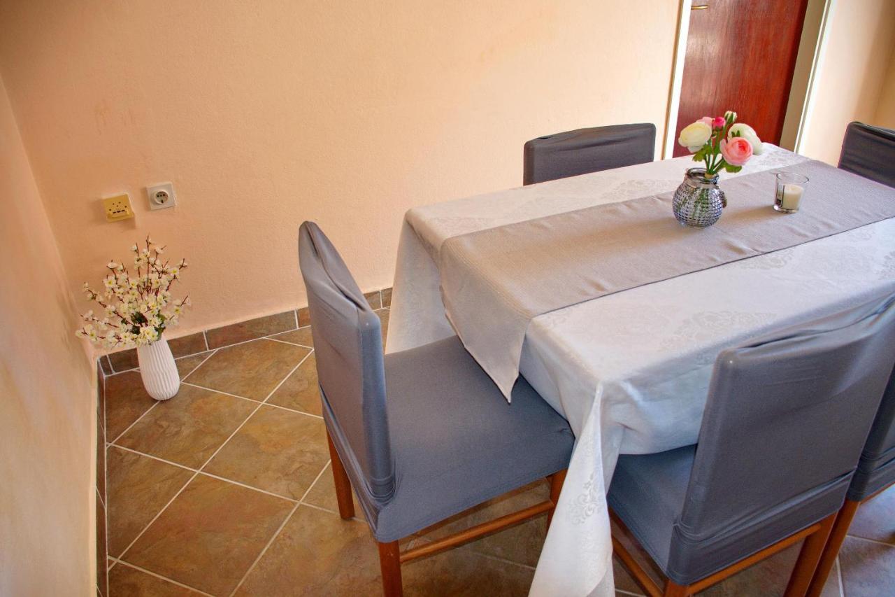 Two Bedroom Apartments Elvira Novalja Bagian luar foto