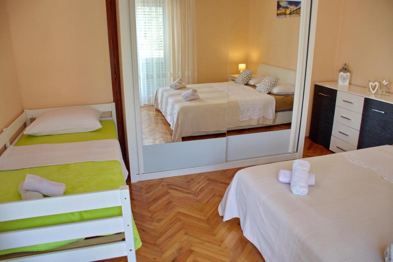 Two Bedroom Apartments Elvira Novalja Bagian luar foto