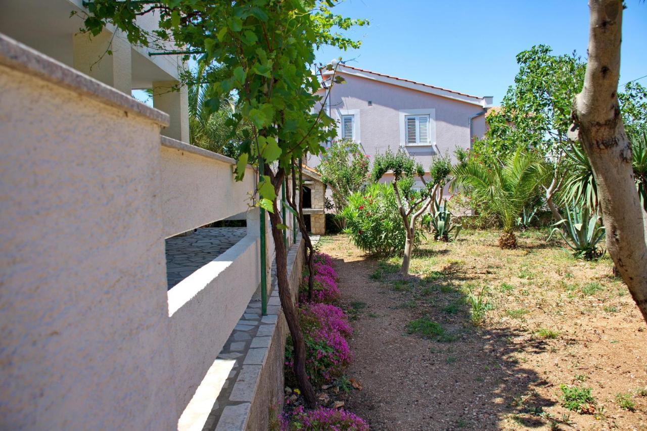 Two Bedroom Apartments Elvira Novalja Bagian luar foto