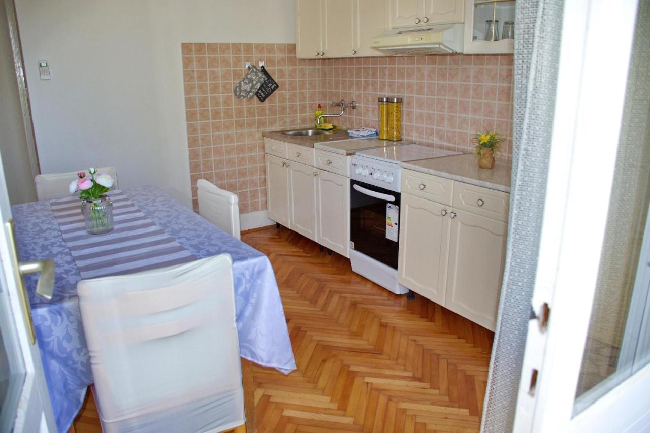Two Bedroom Apartments Elvira Novalja Bagian luar foto