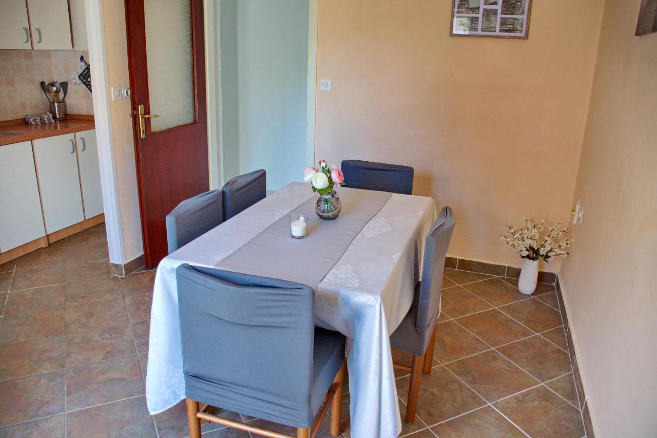 Two Bedroom Apartments Elvira Novalja Bagian luar foto