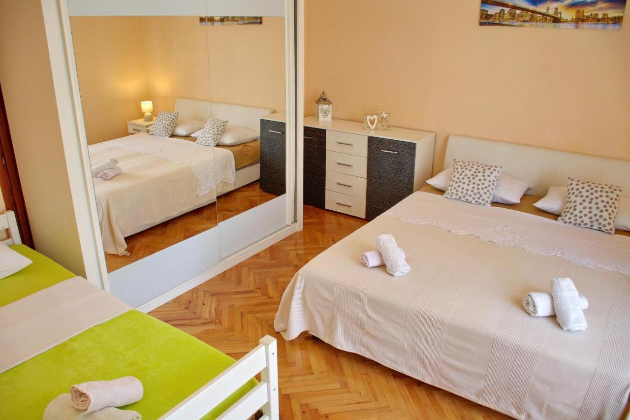 Two Bedroom Apartments Elvira Novalja Bagian luar foto