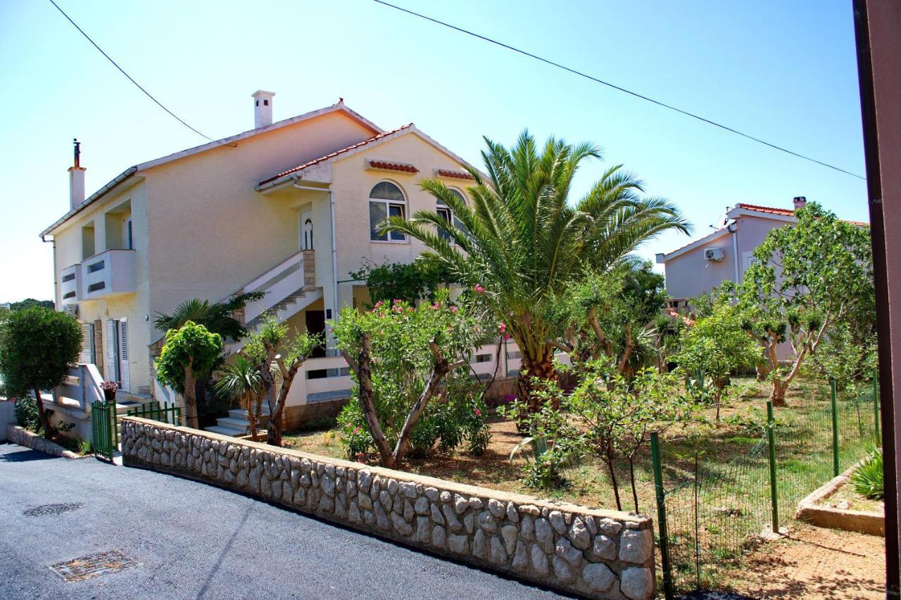 Two Bedroom Apartments Elvira Novalja Bagian luar foto